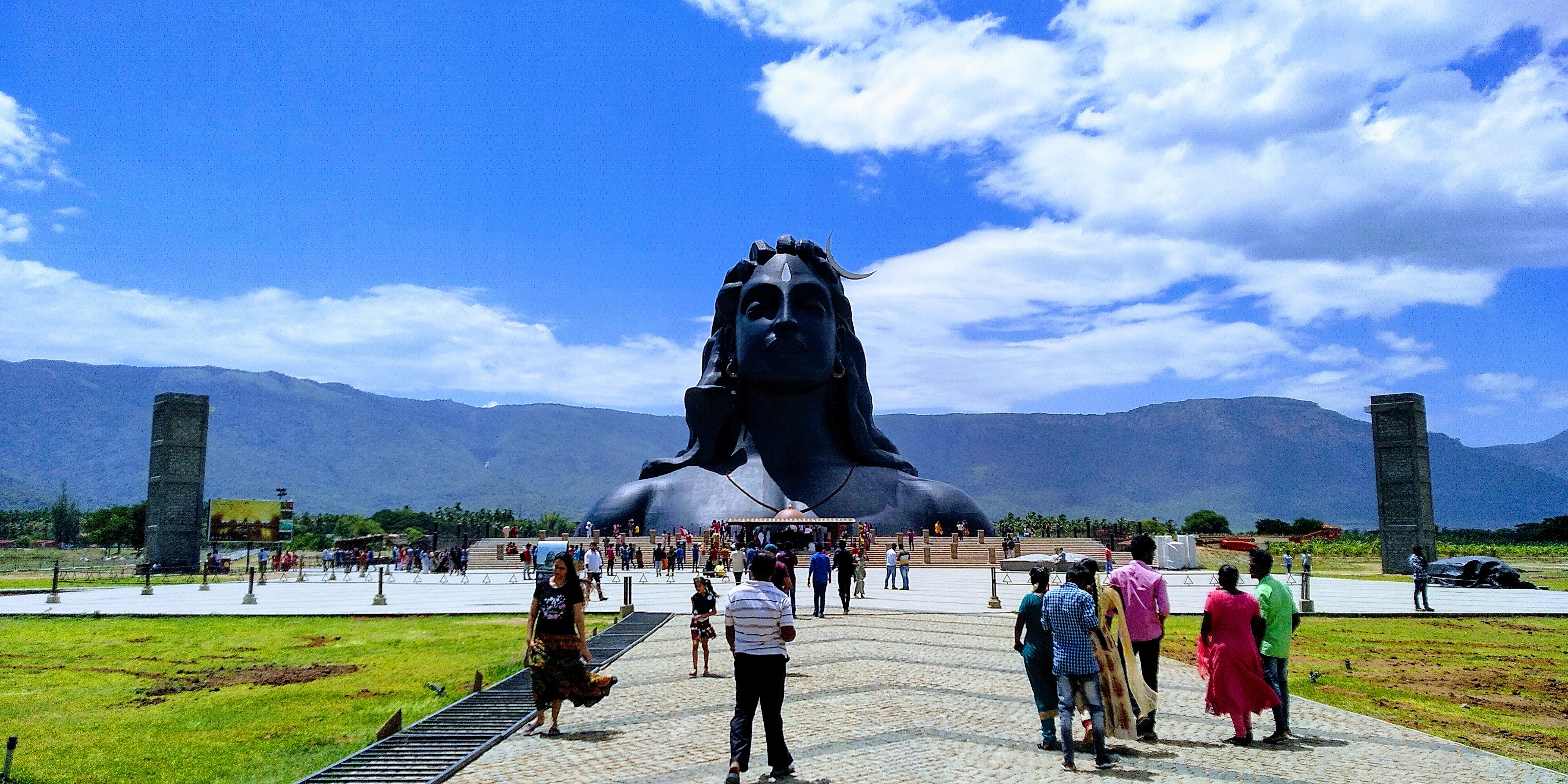 One of the most visited places in Coimbatore is the green hills, wide ghats, and stunning waterfalls. (Unsplash)