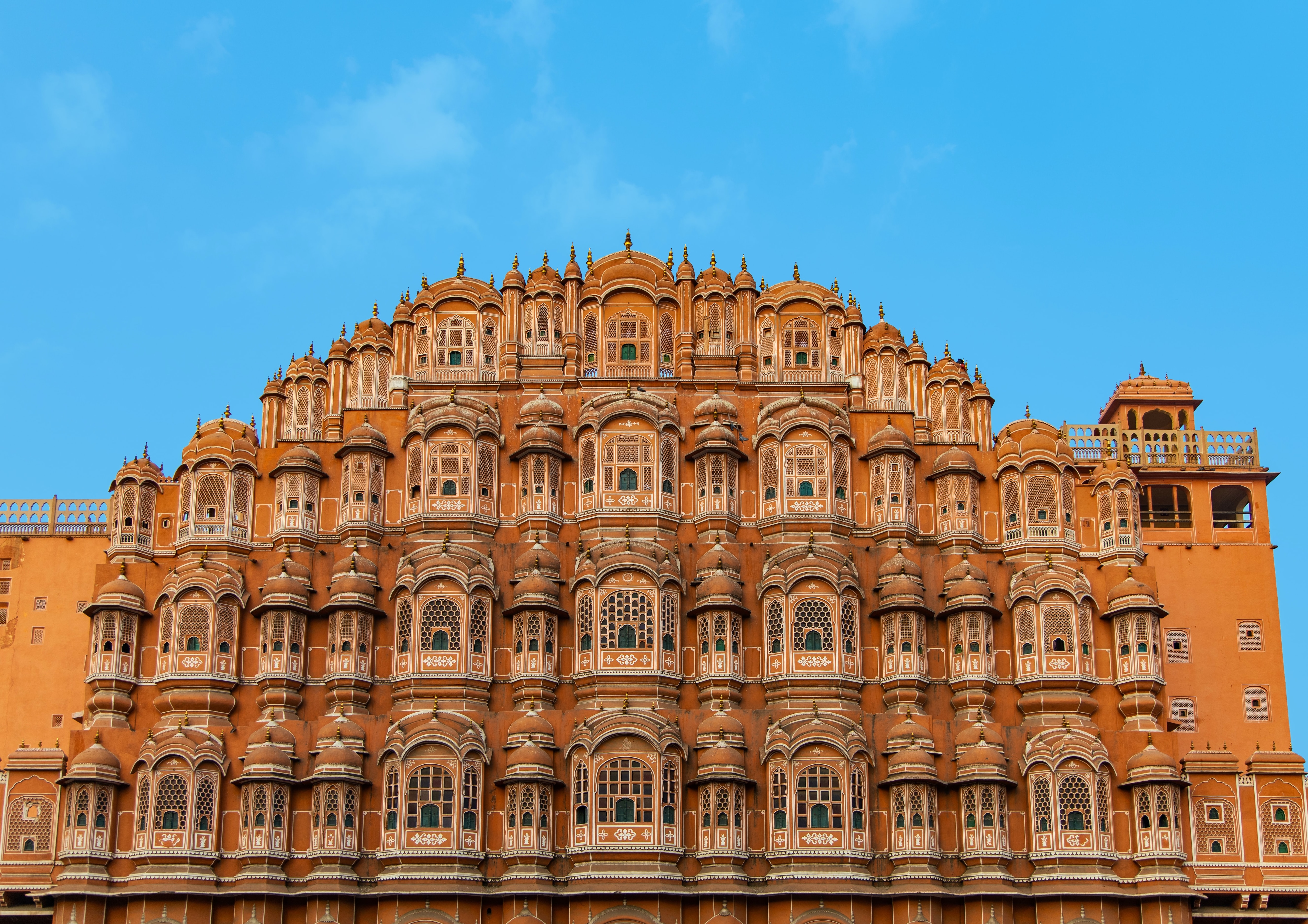The majestic forts and palaces of Jaipur contribute to the city's glistening magnificence. (Unsplash)