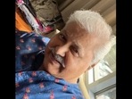 Satish Shah's tweet mentioning about racist slur he overheard at UK's Heathrow Airport has gone viral online.(Twitter/@sats45) Satish Shah's tweet mentioning about racist slur he overheard at UK's Heathrow Airport has gone viral online.(Twitter/@sats45)
