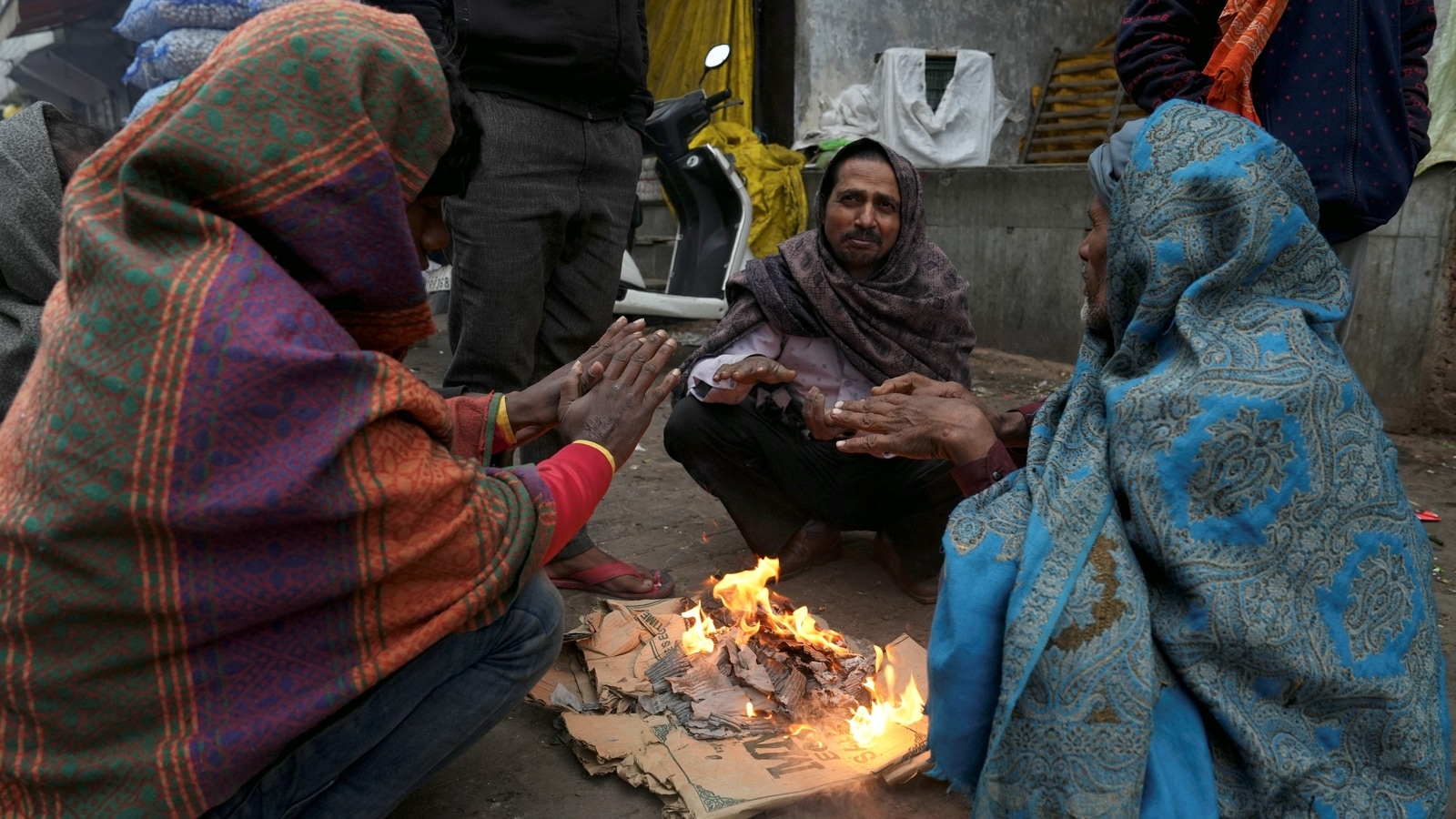 Afternoon brief: Temperature plunges to 4.4°C in Delhi, season's lowest ...