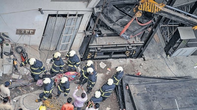 Mumbai, India - January 04, 2023: One person dead after a car parking lift collapses at Siddhivinayak Society, Vikhroli (West), in Mumbai, India, on Wednesday, January 04, 2023. (Photo by Satish Bate/ Hindustan Times) (Satish Bate/HT PHOTO) Mumbai, India - January 04, 2023: One person dead after a car parking lift collapses at Siddhivinayak Society, Vikhroli (West), in Mumbai, India, on Wednesday, January 04, 2023. (Photo by Satish Bate/ Hindustan Times) (Satish Bate/HT PHOTO)