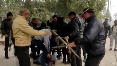 Street vendors threw sticks and materials at private security guards at Children’s Park near India Gate in New Delhi (ANI Photo) Street vendors threw sticks and materials at private security guards at Children’s Park near India Gate in New Delhi (ANI Photo)