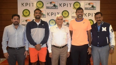 Rohan Bopanna (second from right) with Arjun Kadhe (second from left) Rohan Bopanna (second from right) with Arjun Kadhe (second from left)