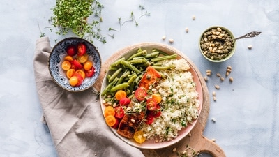 Balancing your plate is more sustainable than counting calories and logging all the foods eaten every day. Eating should not become a chore. (Unsplash)