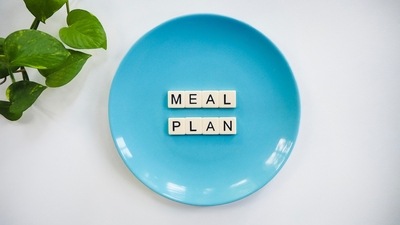 A rough weekly menu plan helps ensure that your meals are a good balance of complex carbs, proteins and fats, and using a variety of seasonal produce. (pexels)