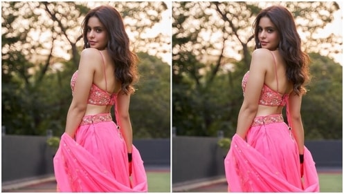 Amna's pink lehenga set features a bralette-style blouse with a sweetheart neckline, mirror work, floral thread and beaded embroidery looks gorgeous. (Instagram/@aamnasharifofficial)