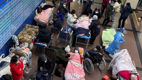 Patients lie on beds and stretchers in a hallway in the emergency department of a hospital, amid the coronavirus disease (COVID-19) outbreak in Shanghai, China.(REUTERS)