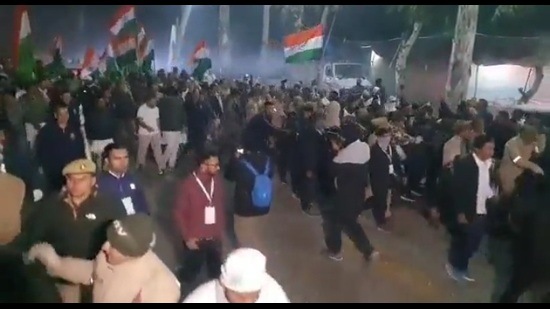 Many were seen waving the tricolour and the Congress party flag. (HT Photo)