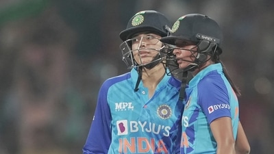 Smriti Mandhana (R) with Harmanpreet Kaur (PTI)