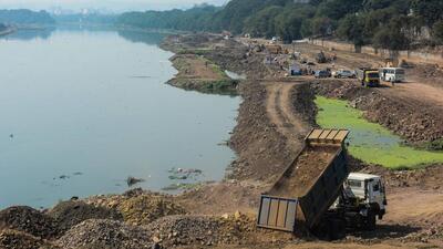 Riverfront development project underway at Bund Garden. (Shankar Narayan/HT Photo)