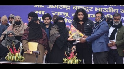 Shaista Parveen joining the BSP at the party’s divisional level meeting in Prayagraj on Thursday. (HT photo) Shaista Parveen joining the BSP at the party’s divisional level meeting in Prayagraj on Thursday. (HT photo)