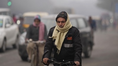 The IMD has issued a cold wave alert in Delhi for the next three days. (AP Photo/Manish Swarup) The IMD has issued a cold wave alert in Delhi for the next three days. (AP Photo/Manish Swarup)