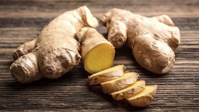 Ginger: Ginger contains bioactive compounds that stimulate circulation to the scalp and renew hair follicles. Grate the ginger and soak it in Olive oil for a few mins. Apply this to the scalp and massage for 2-3 mins. Leave it on for 30 mins and then shampoo your hair. (Pixabay)