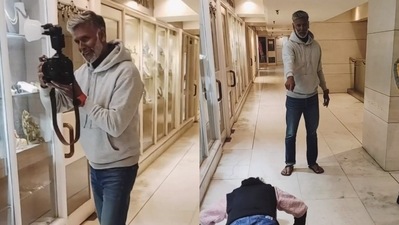 Milind Soman asked paparazzi to do push-ups in Mumbai. (Viral Bhayani) (Viral Bhayani) Milind Soman asked paparazzi to do push-ups in Mumbai. (Viral Bhayani) (Viral Bhayani)
