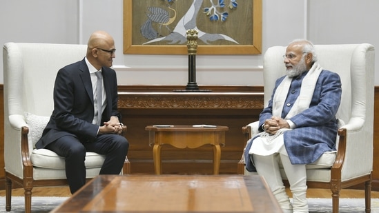 Satya Nadella, chairman and chief executive officer of Microsoft Corp, with prime minister Narendra Modi.(Satya Nadella/Twitter)