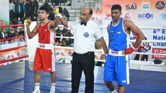 Shiva Thapa (63.5kg) in red (BFI)