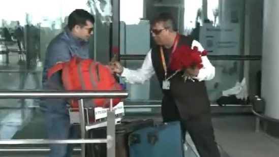 A passengers receiving a rose from an airport official at Goa’s Manohar International Airport on Thursday.(ANI)