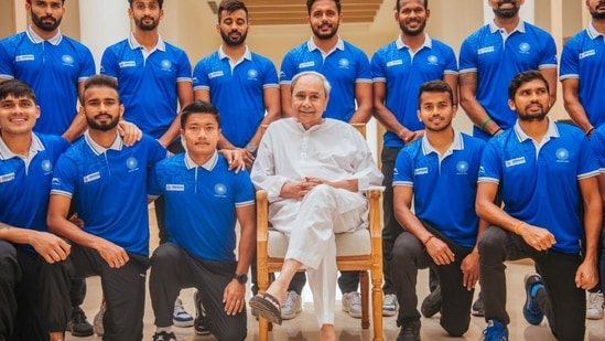 Chief Minister of Odisha Naveen Patnaik with the Indian men's hockey team(ANI)
