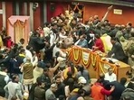 AAP and BJP councillors came face-to-face.(HT photo) AAP and BJP councillors came face-to-face.(HT photo)