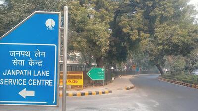 All green signages in New Delhi area will be converted to blue. (HT Photo)