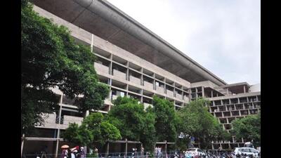 Amarjeet’s plea was taken up by the bench of justice Vikas Bahl, which recused from hearing it and referred the matter to the chief justice for listing before some other bench. (HT Photo) Amarjeet’s plea was taken up by the bench of justice Vikas Bahl, which recused from hearing it and referred the matter to the chief justice for listing before some other bench. (HT Photo)