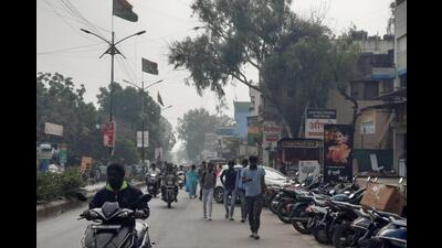 Old Mundhwa Road, a stretch home to Chandan Nagar police station, has continued to pose a threat to commuters and pedestrians. (HT PHOTO) Old Mundhwa Road, a stretch home to Chandan Nagar police station, has continued to pose a threat to commuters and pedestrians. (HT PHOTO)
