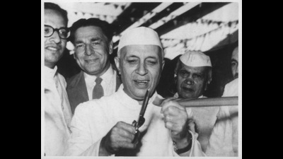 Pandit Jawaharlal Nehru Inaugurating the rail and structure mill of the Bhilai Steel Plant on 27 October 1960. (HT Photo) Pandit Jawaharlal Nehru Inaugurating the rail and structure mill of the Bhilai Steel Plant on 27 October 1960. (HT Photo)