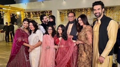 Siblings Rajeev Sen and Sushmita Sen with their family. Siblings Rajeev Sen and Sushmita Sen with their family.
