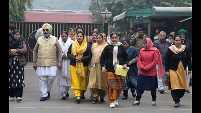Sexual harassment case against Sandeep Singh: INLD women’s wing delegation meets Haryana governor (HT Photo)
