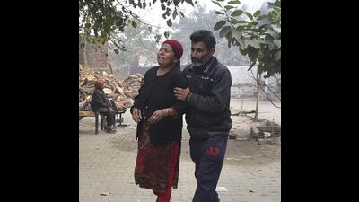 The grief-stricken family members of deceased police officer Maneesh Sharma. (Gurpreet Singh/HT) The grief-stricken family members of deceased police officer Maneesh Sharma. (Gurpreet Singh/HT)