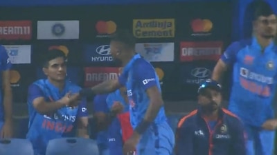 Hardik Pandya shook hands with Indian players and support staff before the last ball