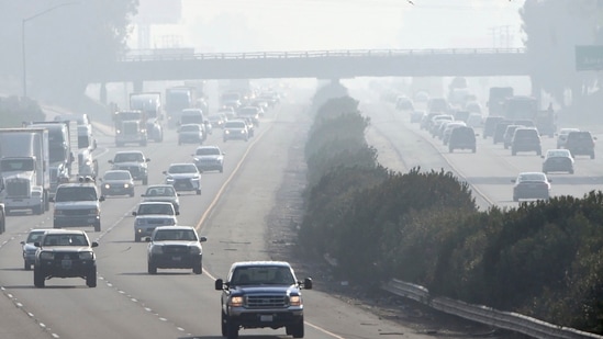 State governments in NCR/GNCTD may impose restrictions on BS III petrol and BS IV diesel LMVs (4-wheelers), the Committee said.(Representative image/ AP) State governments in NCR/GNCTD may impose restrictions on BS III petrol and BS IV diesel LMVs (4-wheelers), the Committee said.(Representative image/ AP)