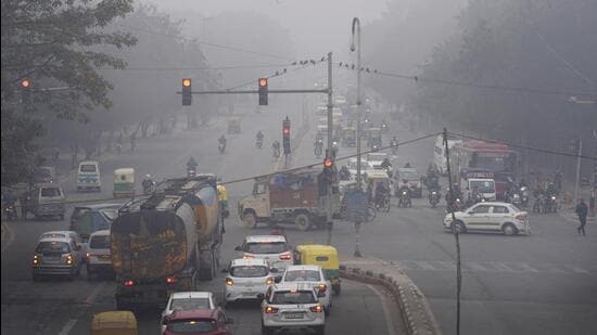 Cold wave continues to grip much of north India. (AP)