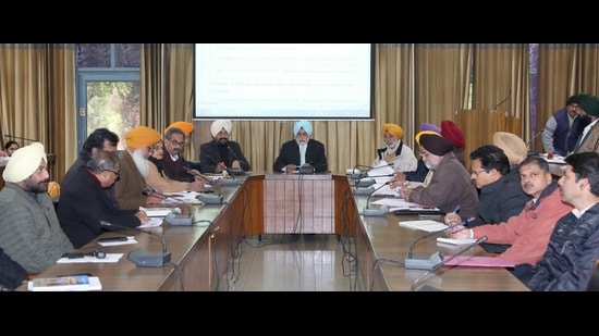 Amid plunging mercury, protect crops and animals: experts at PAU Kisan ...