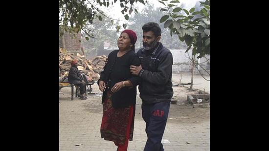 The grief-stricken family members of deceased police officer Maneesh Sharma. (Gurpreet Singh/HT)