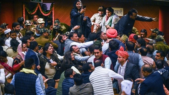For more than an hour, the MCD house witnessed high drama as Delhi was about to elect its first single mayor in 10 years after the Municipal Corporation of Delhi (MCD) was unified last year.(Raj K Raj/ HT Photo)