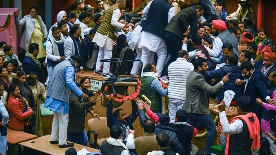 The presiding officer, MCD commissioner and other officials left the house after the ruckus in the house.(Raj K Raj/ HT Photo)
