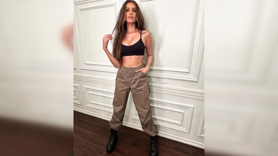 Tara Sutaria flaunted her toned body including her abs as she struck some jaw-dropping poses for the camera. (Instagram/@tarasutaria)