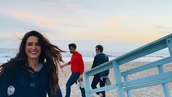 In May 2019, Isabelle shared pictures from her beach day with friends in California during a US trip. 