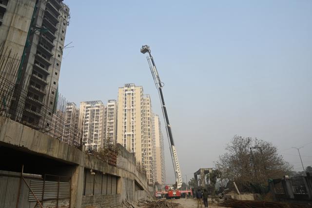 The society has 17 towers, of which six are still under construction. The forest department obtained a hydraulic platform from the fire department to see the upper floors of the towers. (Sunil Ghosh/HT Photo) The society has 17 towers, of which six are still under construction. The forest department obtained a hydraulic platform from the fire department to see the upper floors of the towers. (Sunil Ghosh/HT Photo)
