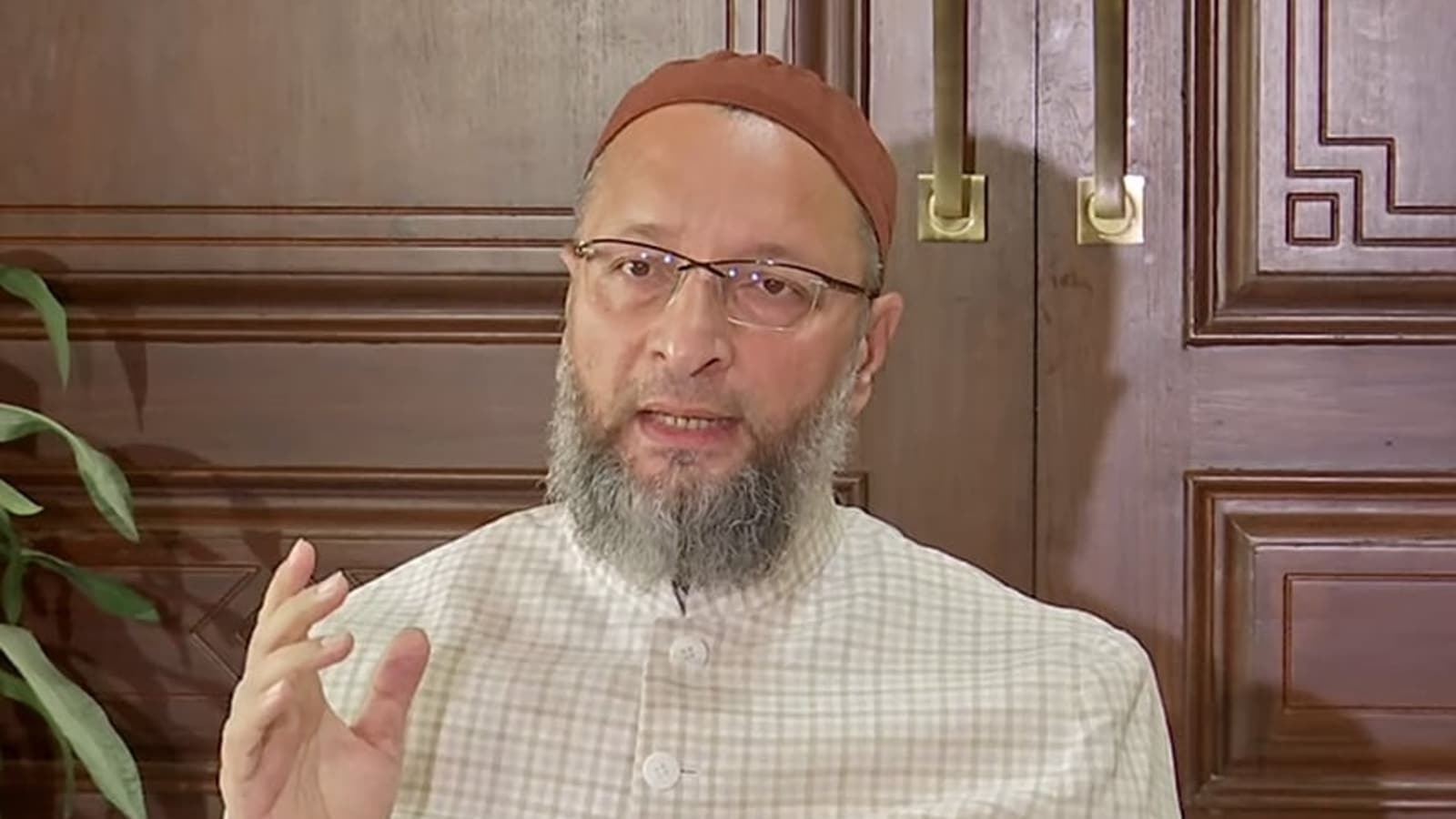 Congress' Big Charge On AIMIM Chief Owaisi, Seeks EC Action | Latest ...