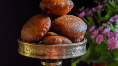 Ghila Pitha: Also known as tel pitha, this dish can be made using sticky bora rice or normal rice flour. A dough is made with rice flour, jaggery and a little baking soda and deep-fried into medium-size balls.&nbsp; (Instagram/@foo_dprints)