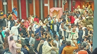 The first meeting of the newly constituted MCD descended into an ugly brawl on Friday as councillors fought pitched battles on the floor of the House, exchanging blows. (Paras) The first meeting of the newly constituted MCD descended into an ugly brawl on Friday as councillors fought pitched battles on the floor of the House, exchanging blows. (Paras)