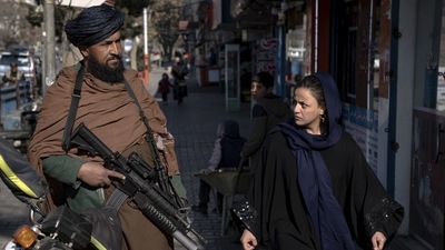 Afghanistan: A Taliban fighter stands guard in Kabul, Afghanistan. (AP) Afghanistan: A Taliban fighter stands guard in Kabul, Afghanistan. (AP)