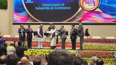 President Droupadi Murmu gave away the Silver Award in the Digital Initiatives for Ease of Doing Business (EoDB) category to Sibin C, secretary-cum-director, industries and commerce, Punjab, at a ceremony held at Vigyan Bhawan in New Delhi. (HT photo)