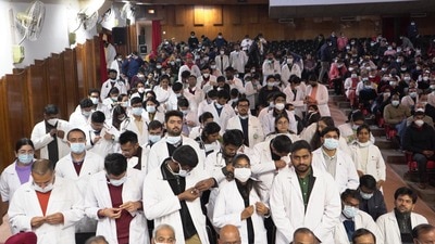 R Sehgal, dean (academic), conducted the pinning-up ceremony of resident doctors who had joined PGIMER in July 2022 and January 2023 sessions. (HT Photo)
