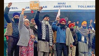 The KMSC has been laying siege to the toll plazas and making them free from paying toll tax by the commuters. (HT file photo)