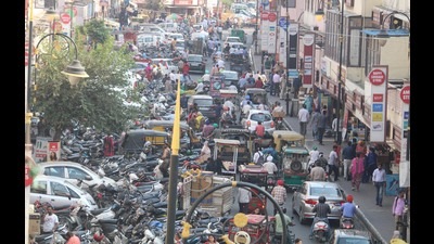 The ministers asked officials to replace broken grills on the way to BRTS, filling of potholes on the way to BRTS and stressed on better traffic regulation. (HT file photo)