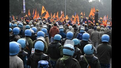The protesters marched from Gurdwara Amb Sahib to YPS Chowk on the Chandigarh-Mohali border, where they were stopped from proceeding by the Chandigarh Police. (Sanjeev Sharma/HT) The protesters marched from Gurdwara Amb Sahib to YPS Chowk on the Chandigarh-Mohali border, where they were stopped from proceeding by the Chandigarh Police. (Sanjeev Sharma/HT)