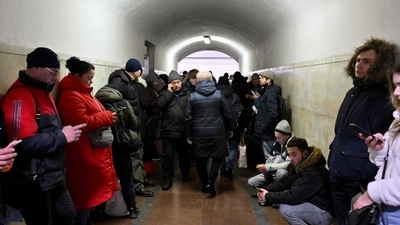 Russia-Ukraine War: Residents take shelter in a metro station during an air strike alarm on the eve of Orthodox Christmas, in the Ukrainian capital of Kyiv. (AFP) Russia-Ukraine War: Residents take shelter in a metro station during an air strike alarm on the eve of Orthodox Christmas, in the Ukrainian capital of Kyiv. (AFP)